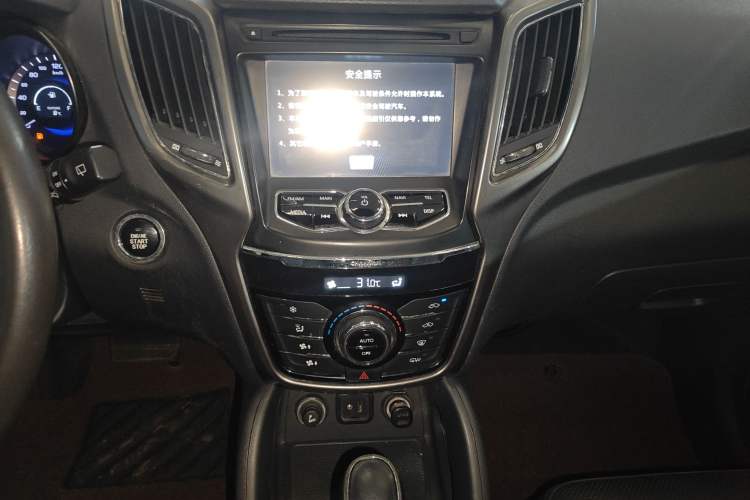 Used CHANGAN CS75 2014 1.8T Automatic Elite Model China IV Standard Audio And AC Panel