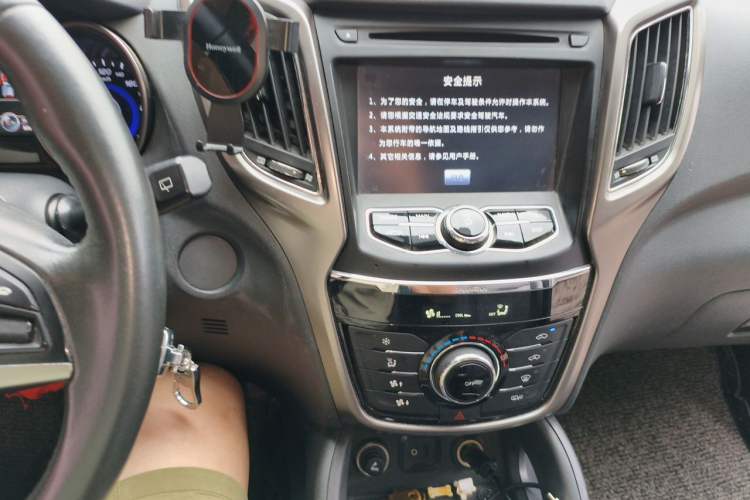 Used CHANGAN CS75 2014 2.0L Manual Luxury Version China IV Standard Audio And AC Panel