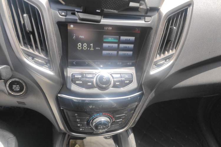 Used CHANGAN CS75 2014 1.8T Automatic Elite Version China V Standard Audio And AC Panel