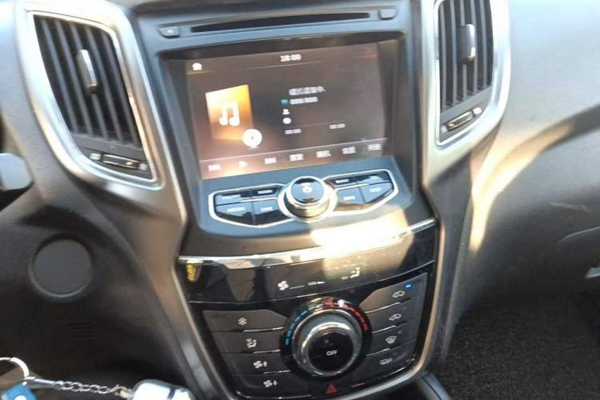 Used CHANGAN CS75 2014 2.0L Manual Luxury Version China V Standard Audio And AC Panel