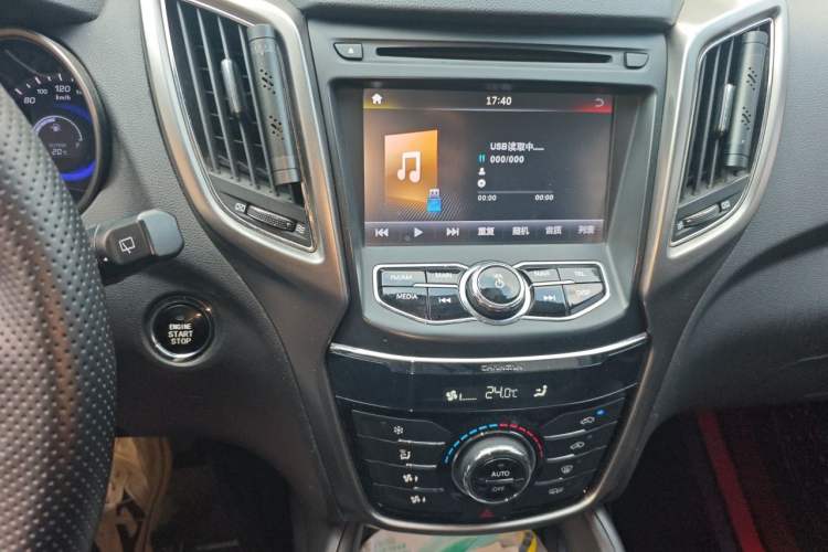 Used CHANGAN CS75 2014 1.8T Automatic Elite Model China IV Standard Audio And AC Panel