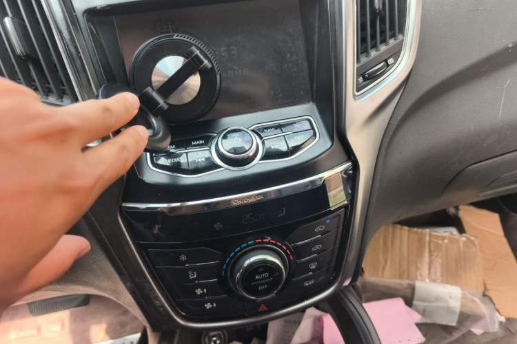 Used CHANGAN CS75 2014 1.8T Automatic Elite Model China IV Standard Audio And AC Panel