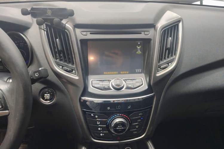 Used CHANGAN CS75 2014 1.8T Automatic Elite Model China IV Standard Audio And AC Panel
