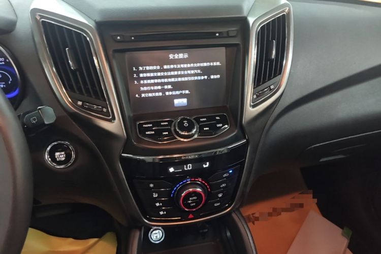 Used CHANGAN CS75 2014 1.8T Automatic Elite Model China IV Standard Audio And AC Panel