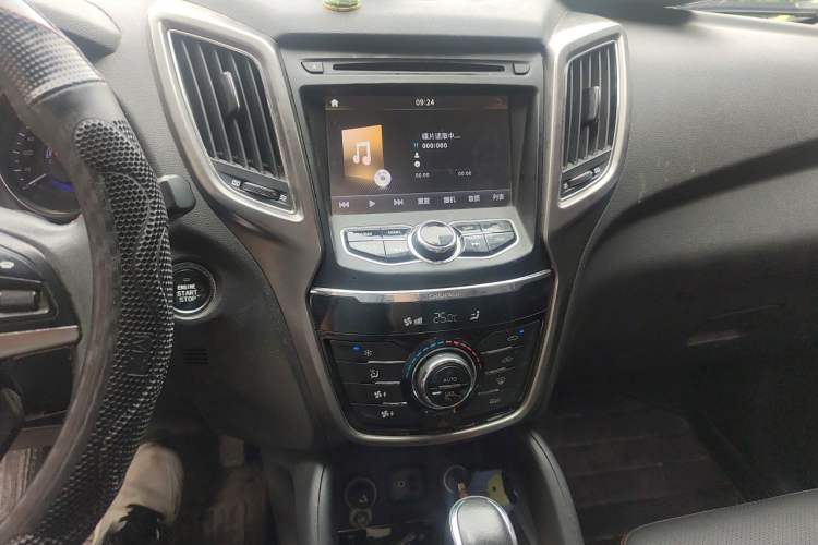 Used CHANGAN CS75 2014 1.8T Automatic Prestige Model China IV Standard Audio And AC Panel