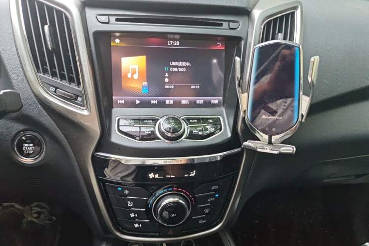 Used CHANGAN CS75 2014 2.0L Manual Leading Version China IV Standard Audio And AC Panel