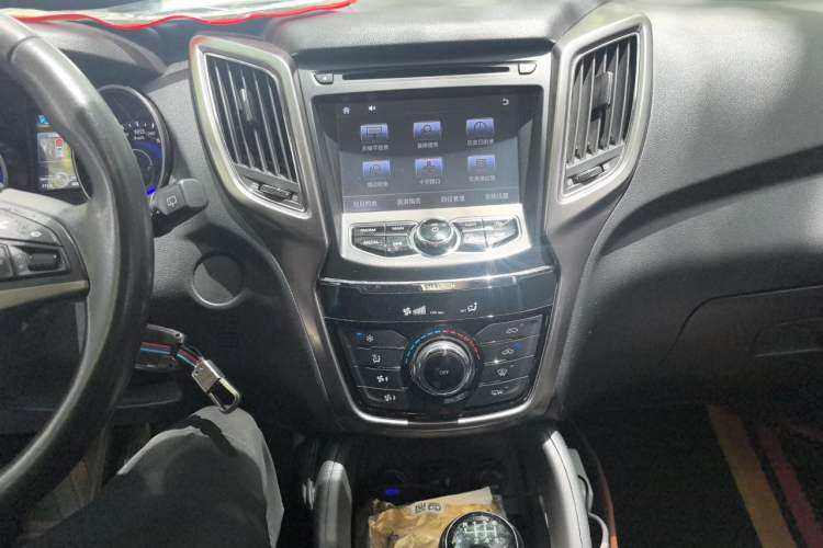 Used CHANGAN CS75 2014 2.0L Manual Luxury Version China V Standard Audio And AC Panel