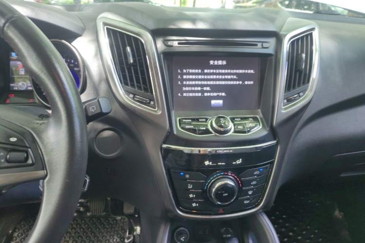 Used CHANGAN CS75 2014 2.0L Manual Luxury Version China V Standard Audio And AC Panel