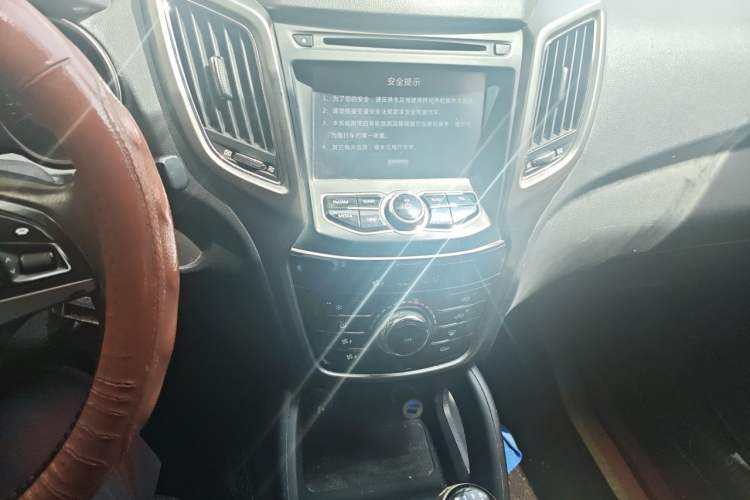Used CHANGAN CS75 2014 2.0L Manual Luxury Version China IV Standard Audio And AC Panel