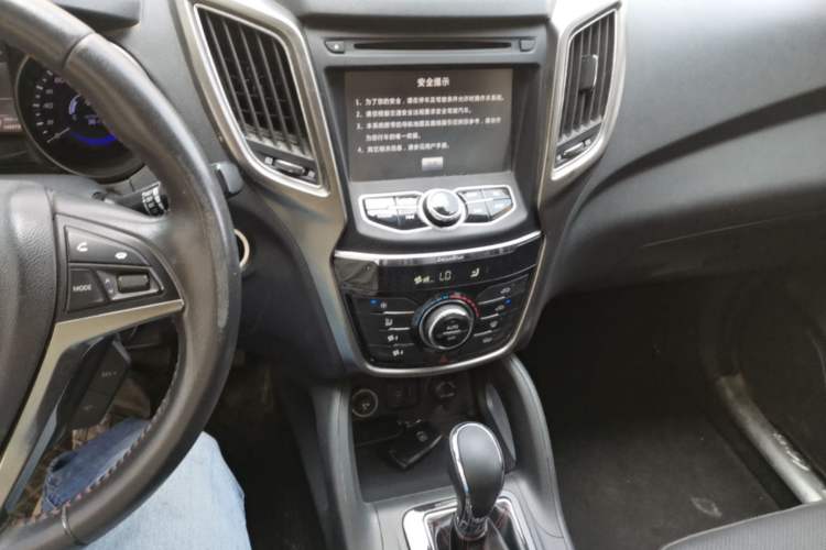 Used CHANGAN CS75 2014 1.8T Automatic Elite Model China IV Standard Audio And AC Panel