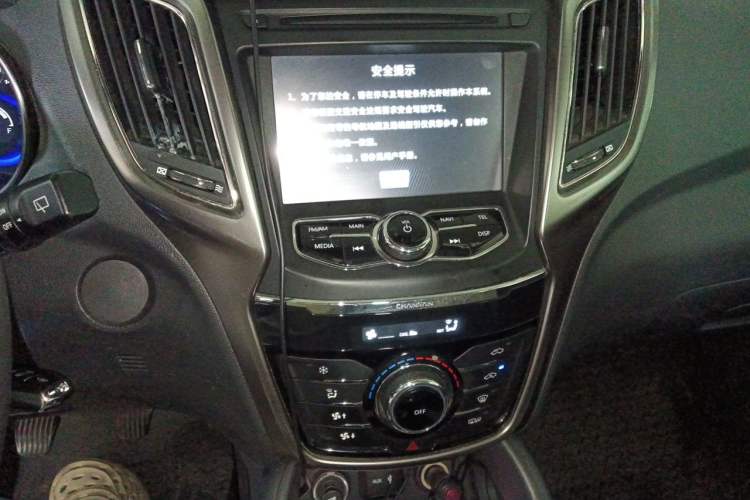 Used CHANGAN CS75 2014 2.0L Manual Luxury Version China V Standard Audio And AC Panel