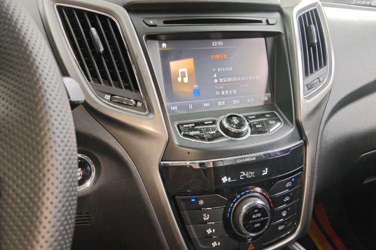 Used CHANGAN CS75 2014 1.8T Automatic Elite Model China IV Standard Audio And AC Panel