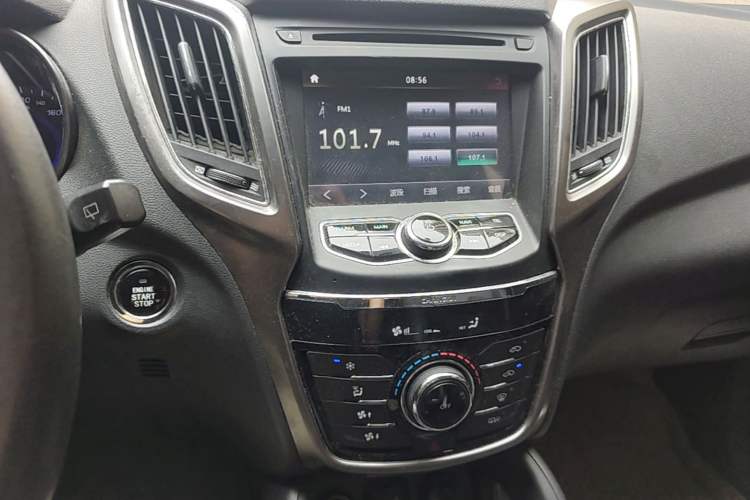 Used CHANGAN CS75 2014 2.0L Manual Leading Version China IV Standard Audio And AC Panel