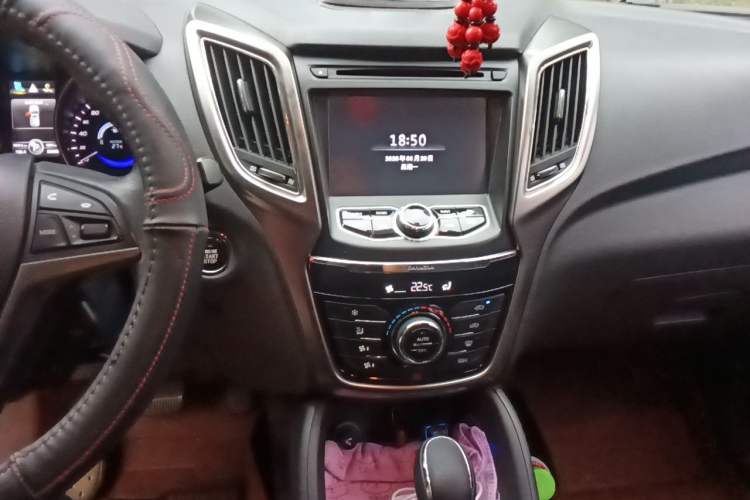 Used CHANGAN CS75 2014 1.8T Automatic Prestige Model China IV Standard Audio And AC Panel