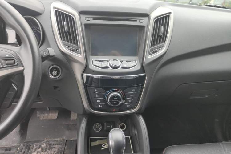 Used CHANGAN CS75 2014 1.8T Automatic Elite Version China V Standard Audio And AC Panel