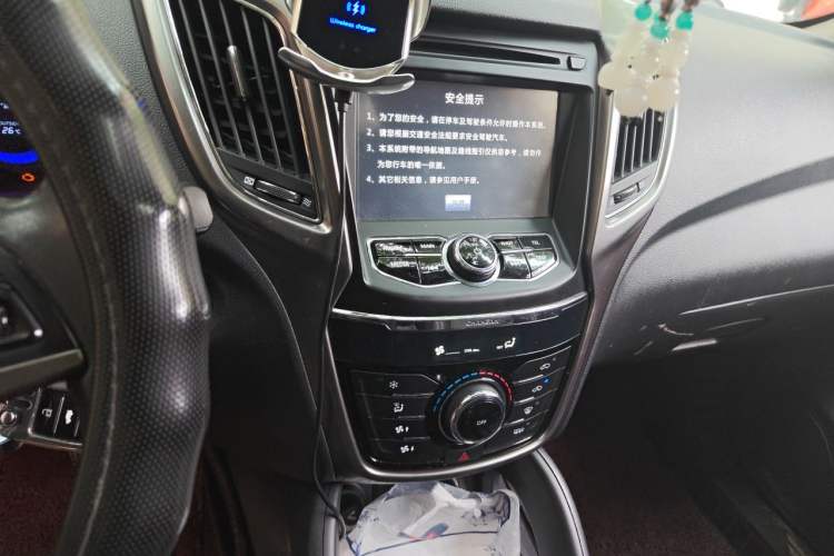Used CHANGAN CS75 2014 2.0L Manual Luxury Version China IV Standard Audio And AC Panel