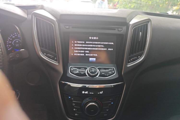Used CHANGAN CS75 2014 2.0L Manual Luxury Version China IV Standard Audio And AC Panel