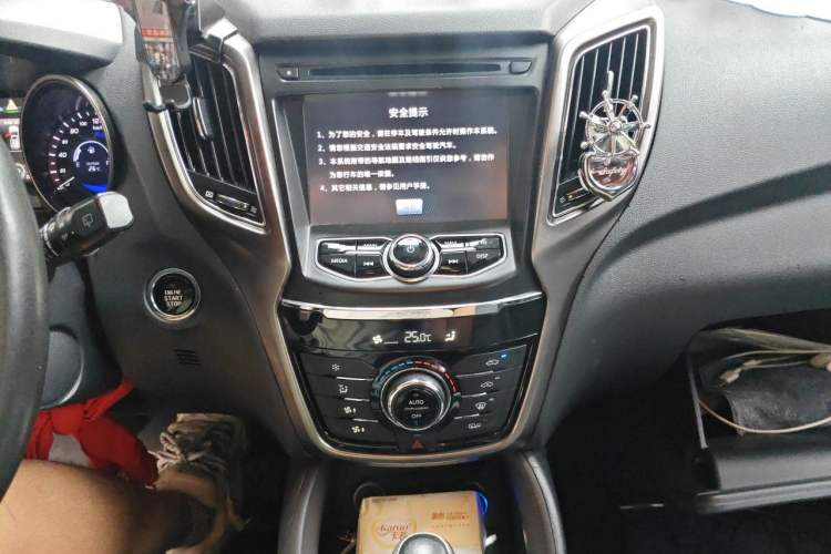 Used CHANGAN CS75 2014 1.8T Automatic Elite Model China IV Standard Audio And AC Panel