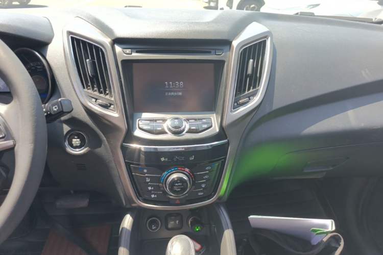 Used CHANGAN CS75 2014 1.8T Automatic Elite Model China IV Standard Audio And AC Panel