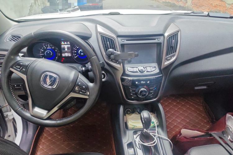Used CHANGAN CS75 2014 1.8T Automatic Elite Model China IV Standard Center Console