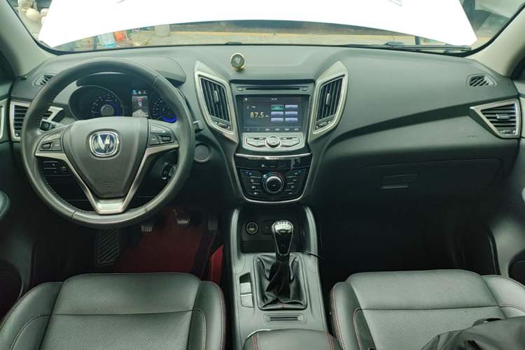 Used CHANGAN CS75 2014 2.0L Manual Luxury Version China V Standard Center Console