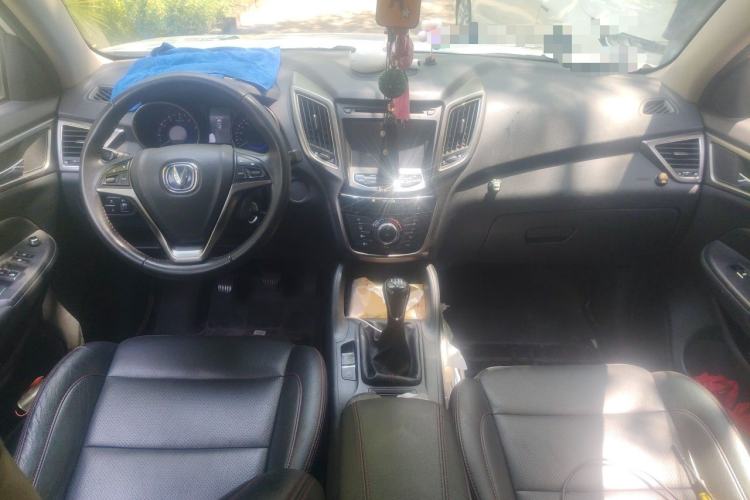 Used CHANGAN CS75 2014 2.0L Manual Luxury Version China IV Standard Center Console