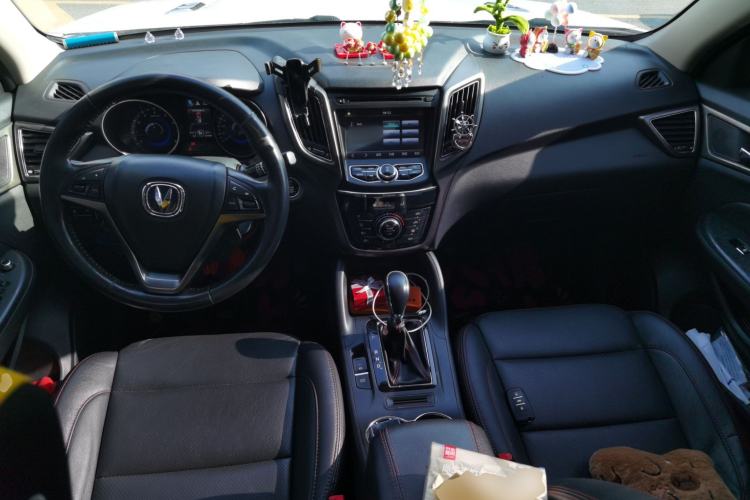 Used CHANGAN CS75 2014 1.8T Automatic Elite Model China IV Standard Center Console