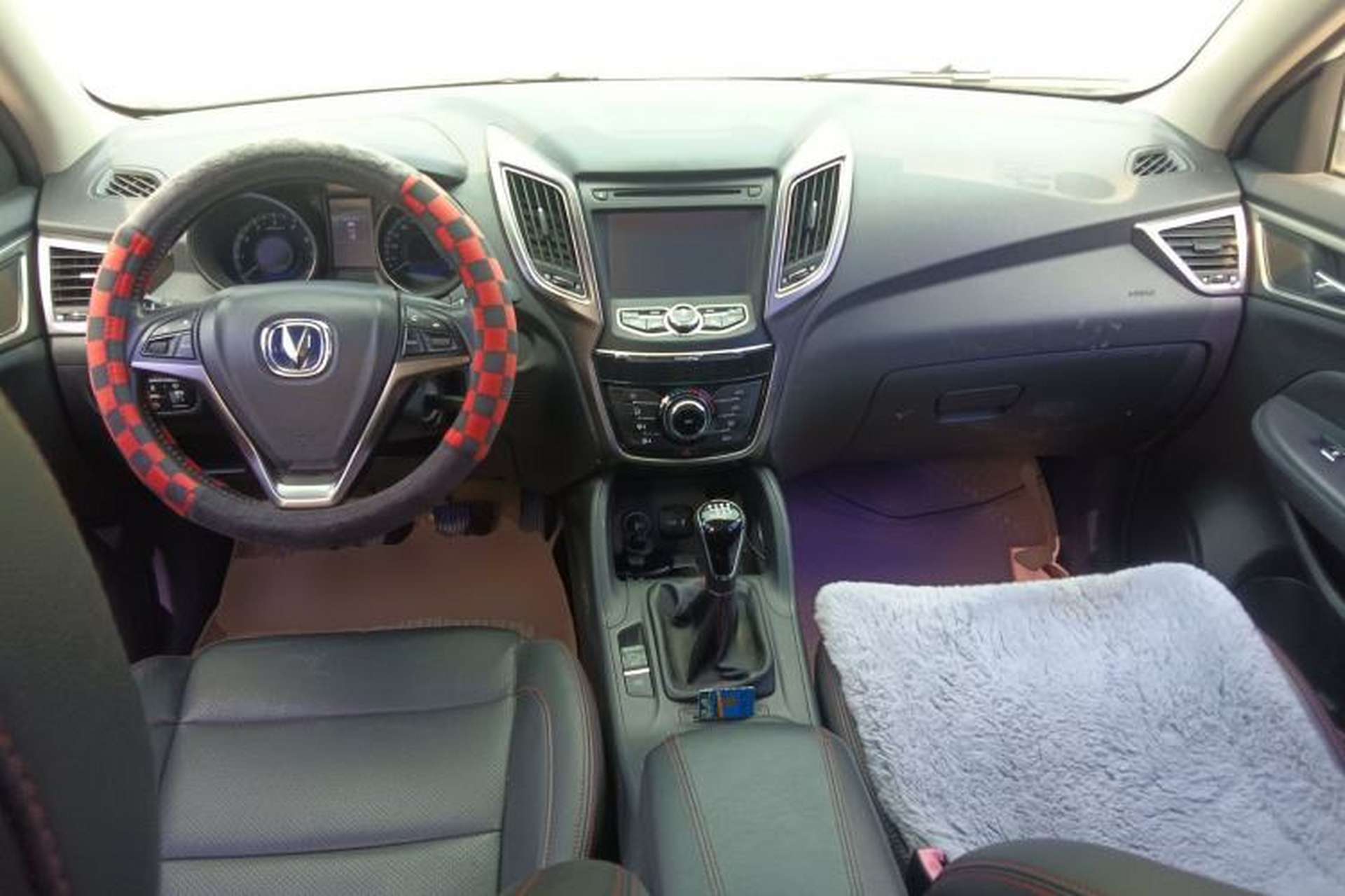 Used CHANGAN CS75 2014 2.0L Manual Luxury Version China IV Standard Center Console