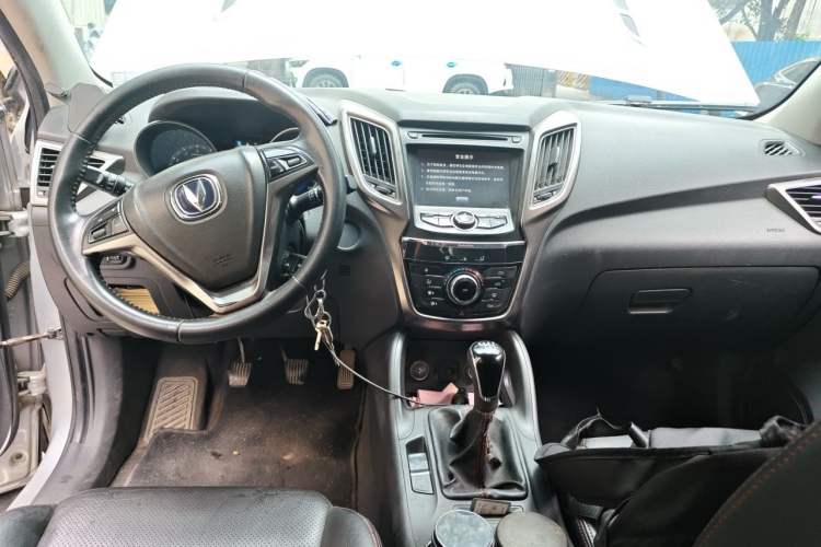 Used CHANGAN CS75 2014 2.0L Manual Luxury Version China V Standard Center Console