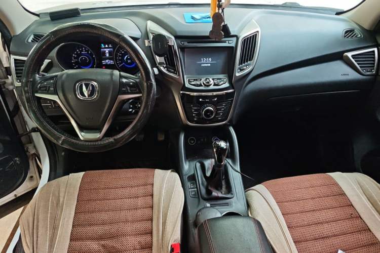 Used CHANGAN CS75 2014 2.0L Manual Luxury Version China V Standard Center Console