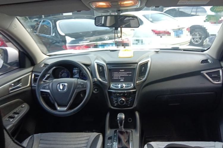 Used CHANGAN CS75 2014 1.8T Automatic Elite Model China IV Standard Center Console