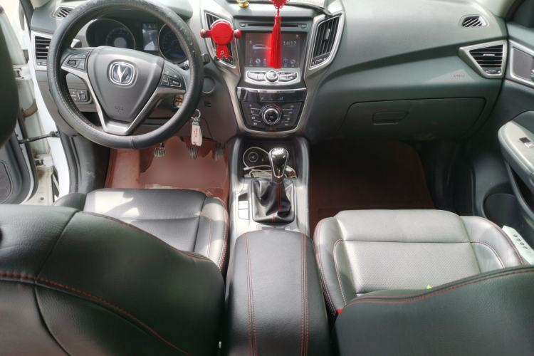 Used CHANGAN CS75 2014 2.0L Manual Luxury Version China V Standard Center Console