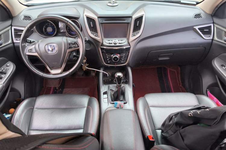 Used CHANGAN CS75 2014 2.0L Manual Luxury Version China IV Standard Center Console