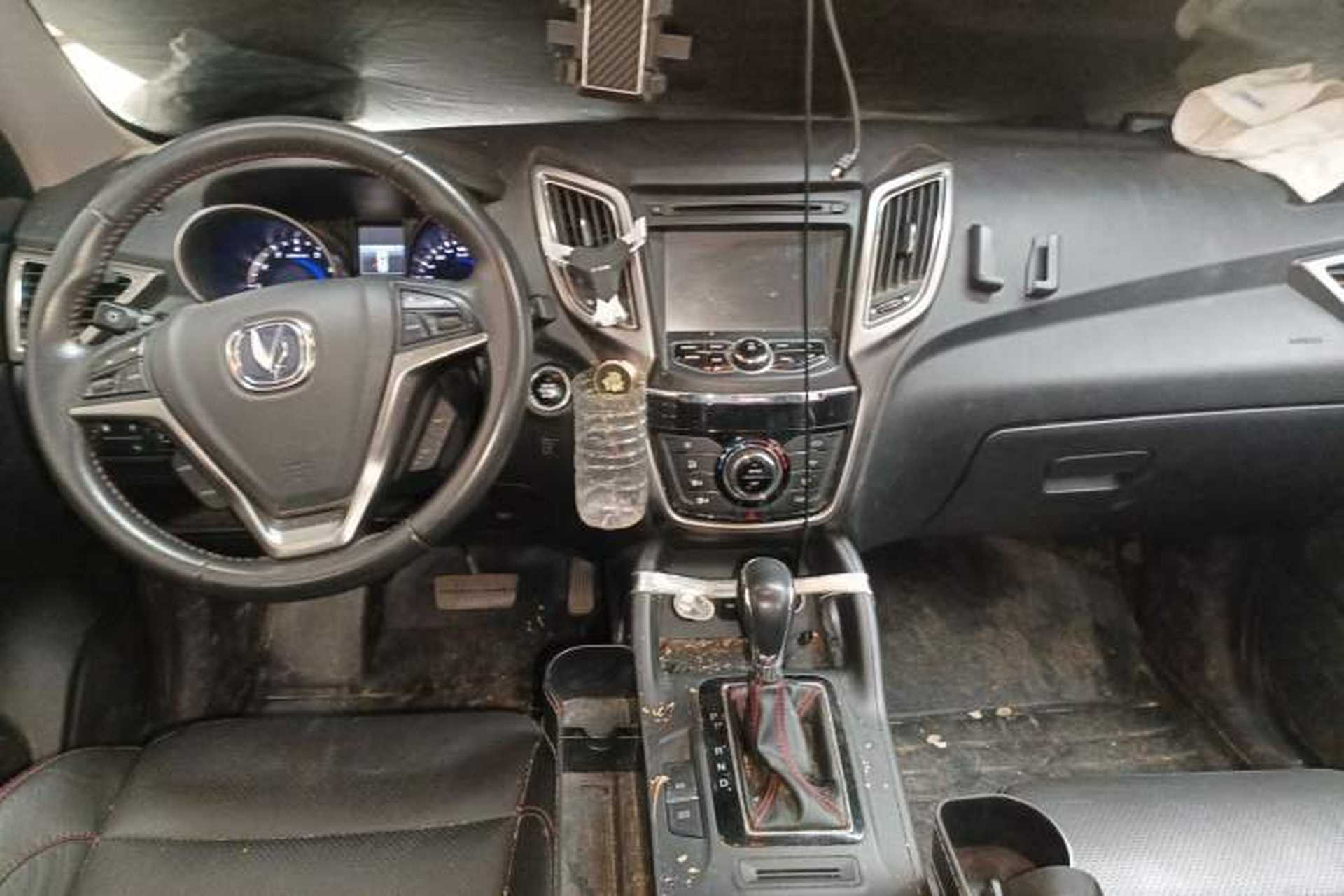 Used CHANGAN CS75 2014 1.8T Automatic Elite Model China IV Standard Center Console