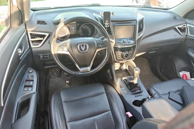 Used CHANGAN CS75 2014 2.0L Manual Comfort Version China IV Standard Center Console