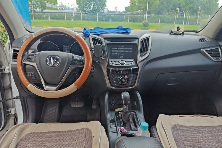 Used CHANGAN CS75 2014 1.8T Automatic Elite Model China IV Standard Center Console