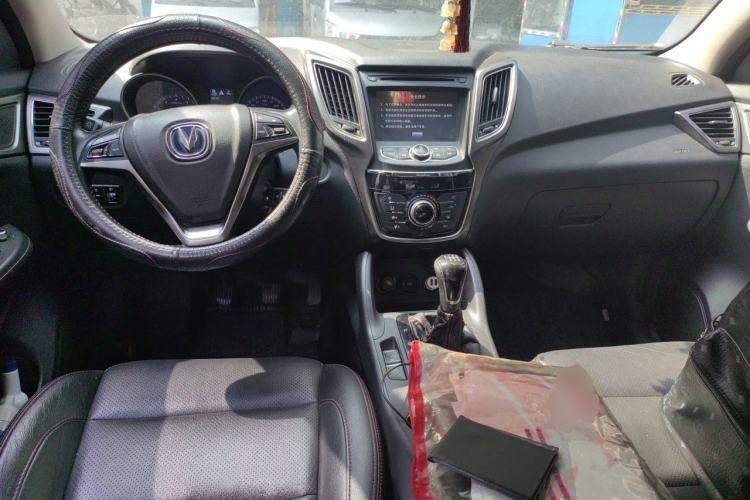 Used CHANGAN CS75 2014 2.0L Manual Luxury Version China IV Standard Center Console