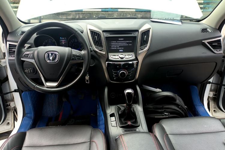 Used CHANGAN CS75 2014 2.0L Manual Luxury Version China IV Standard Center Console
