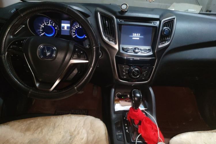 Used CHANGAN CS75 2014 1.8T Automatic Elite Model China IV Standard Center Console
