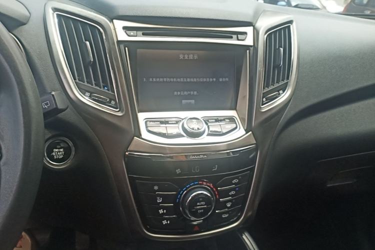 Used CHANGAN CS75 2014 1.8T Automatic Elite Version China V Standard Center Console