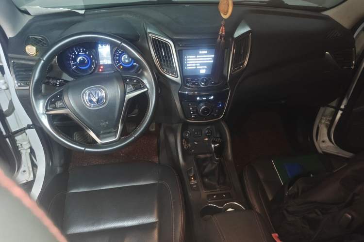 Used CHANGAN CS75 2014 2.0L Manual Leading Version China IV Standard Center Console