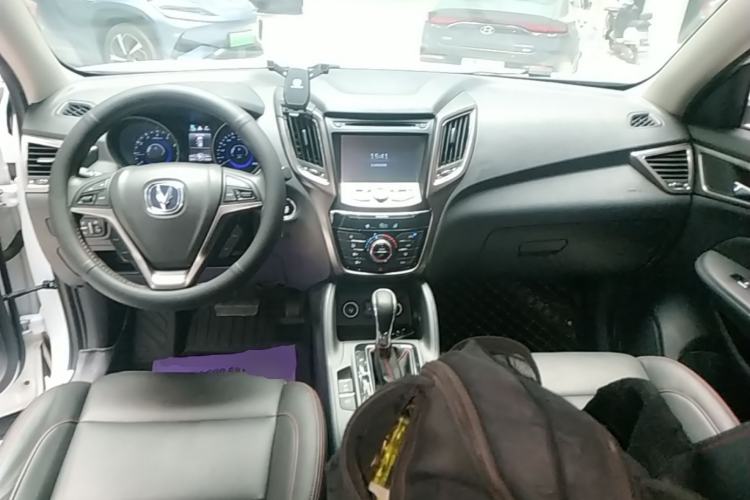 Used CHANGAN CS75 2014 1.8T Automatic Elite Model China IV Standard Center Console