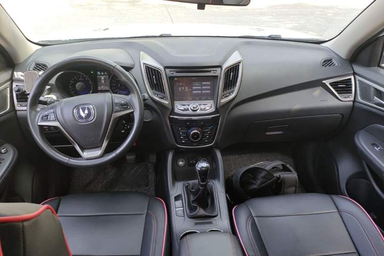 Used CHANGAN CS75 2014 2.0L Manual Luxury Version China IV Standard Center Console