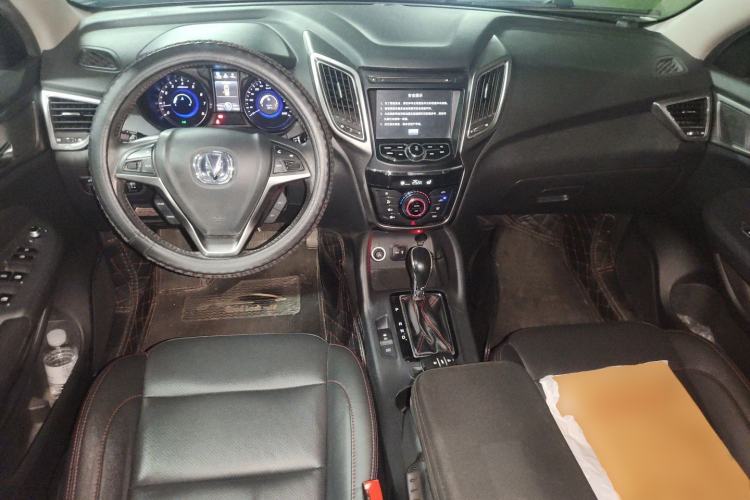 Used CHANGAN CS75 2014 1.8T Automatic Elite Model China IV Standard Center Console