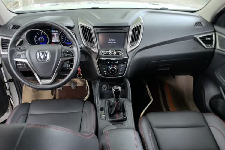 Used CHANGAN CS75 2014 2.0L Manual Luxury Version China IV Standard Center Console
