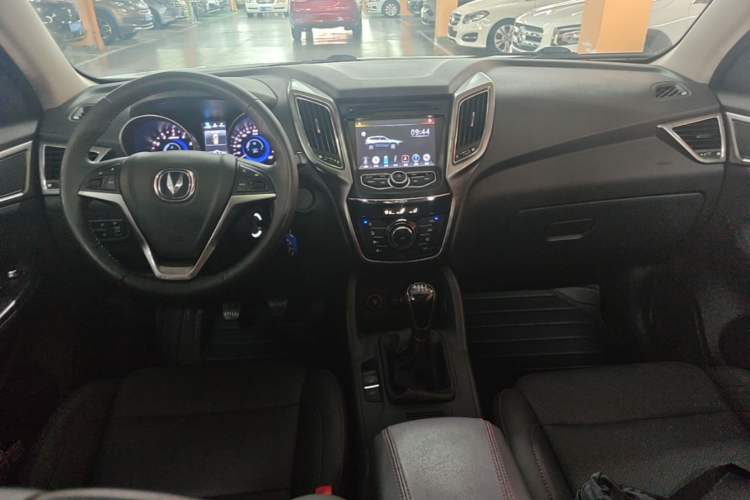Used CHANGAN CS75 2014 2.0L Manual Luxury Version China V Standard Center Console