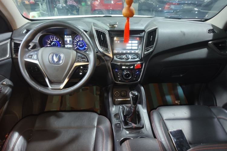 Used CHANGAN CS75 2014 2.0L Manual Luxury Version China V Standard Center Console