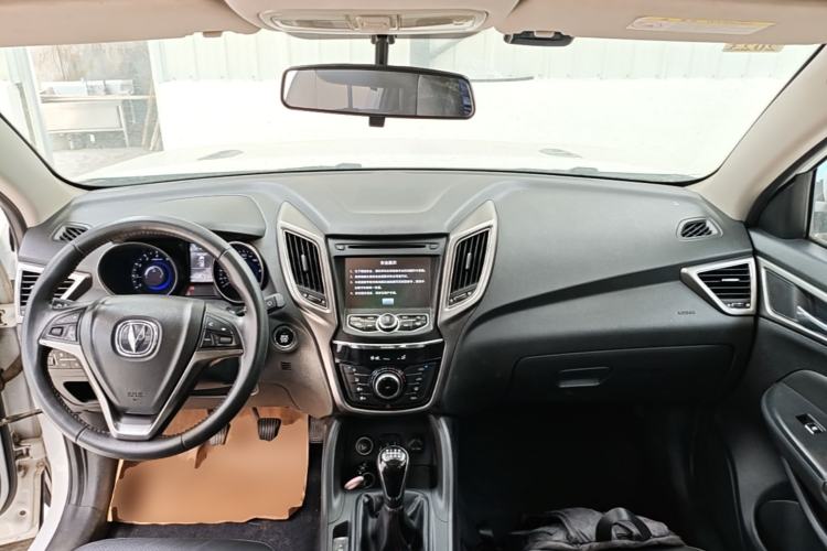 Used CHANGAN CS75 2014 2.0L Manual Leading Version China IV Standard Center Console