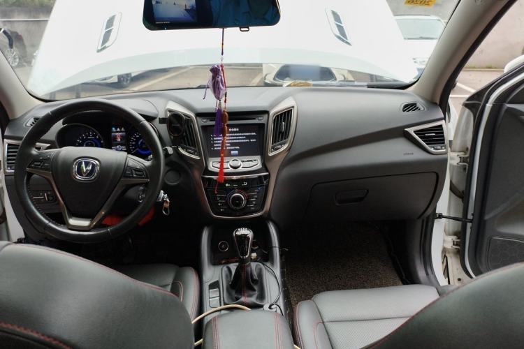Used CHANGAN CS75 2014 2.0L Manual Luxury Version China IV Standard Center Console