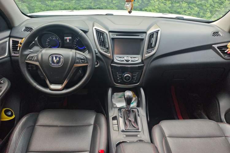 Used CHANGAN CS75 2014 1.8T Automatic Elite Model China IV Standard Center Console